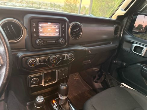 Used 2020 Jeep Gladiator Sport image 15