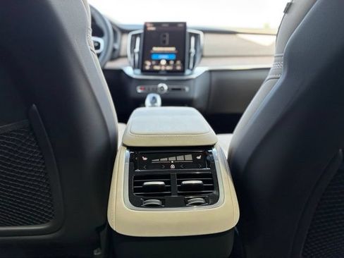 New 2026 Volvo XC90 B6 Plus w/ Protection Package Premier AWD/4WD image 28