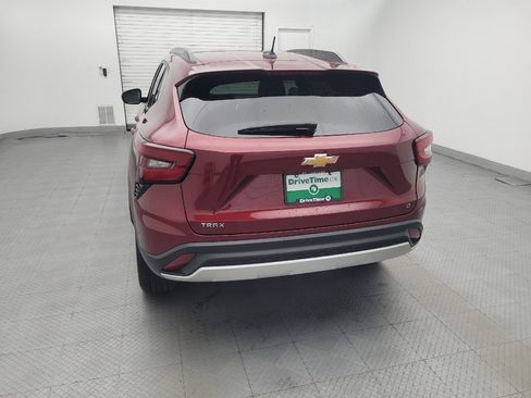 Used 2025 Chevrolet Trax LT FWD image 6
