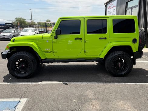 Used 2013 Jeep Wrangler Unlimited Sahara w/ Connectivity Group AWD/4WD image 3