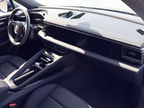 New 2025 Porsche Macan 4S Electric AWD/4WD image 25