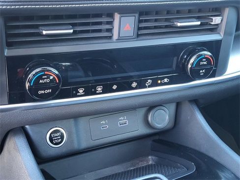 Used 2023 Nissan Rogue SV image 17