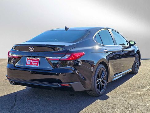 Used 2025 Toyota Camry SE image 3
