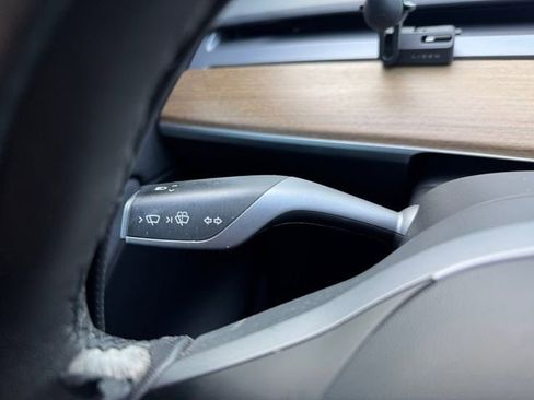 Used 2022 Tesla Model Y Performance image 9