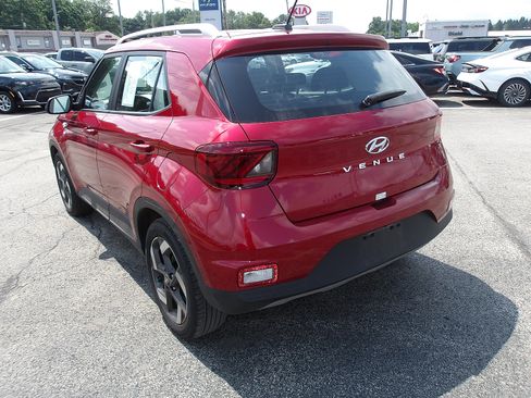 Certified 2025 Hyundai Venue Limited FWD image 5
