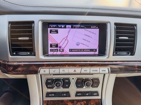 Used 2013 Jaguar XF 3.0 image 11