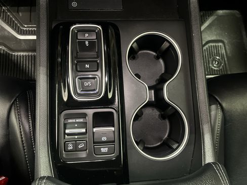 Used 2025 Honda Pilot Touring image 12