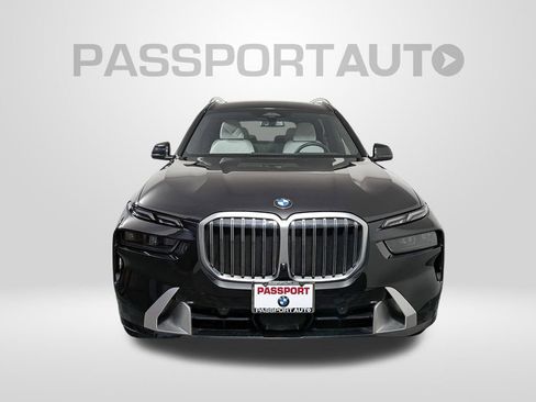Used 2025 BMW X7 xDrive40i w/ Premium Package image 9
