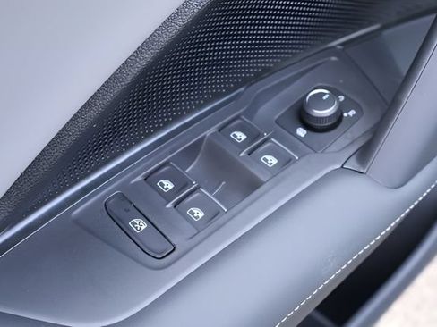 New 2026 Volkswagen Tiguan SE R-Line FWD image 11