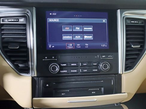 Used 2017 Porsche Macan image 16