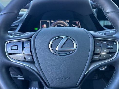 Certified 2025 Lexus ES 300h w/ Premium Package image 16