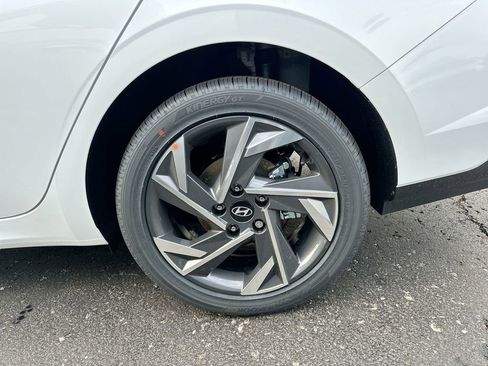 Certified 2025 Hyundai Elantra SEL image 51