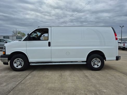 Used 2024 Chevrolet Express 2500 w/ Driver Convenience Package image 4