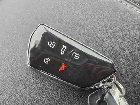 Used 2025 Volkswagen Atlas SE image 28