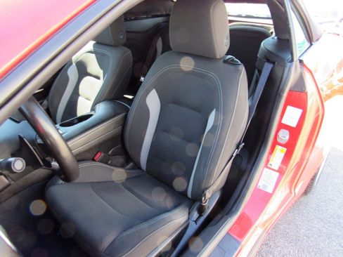 Used 2020 Chevrolet Camaro LT image 14