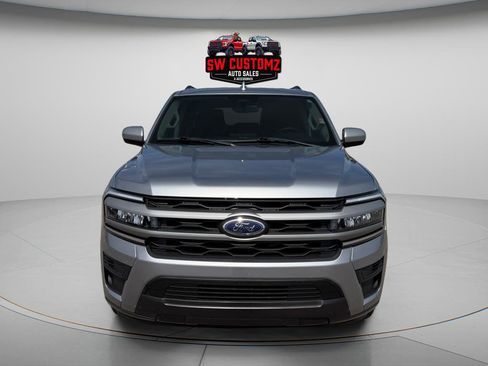 Used 2024 Ford Expedition Max XLT image 2