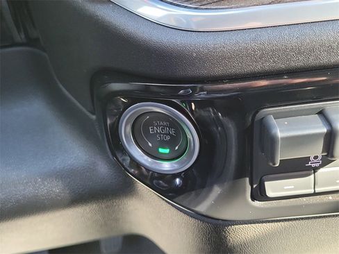 Used 2025 Chevrolet Silverado 1500 LT image 14