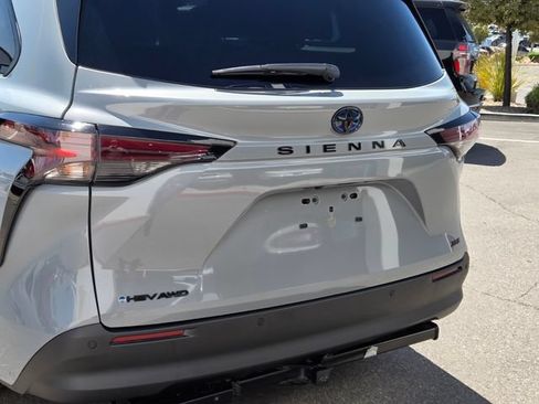 Used 2025 Toyota Sienna XLE Woodland Edition AWD/4WD image 5