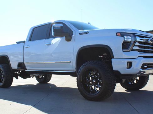 Used 2026 Chevrolet Silverado 3500 High Country w/ High Country Premium Package AWD/4WD image 15