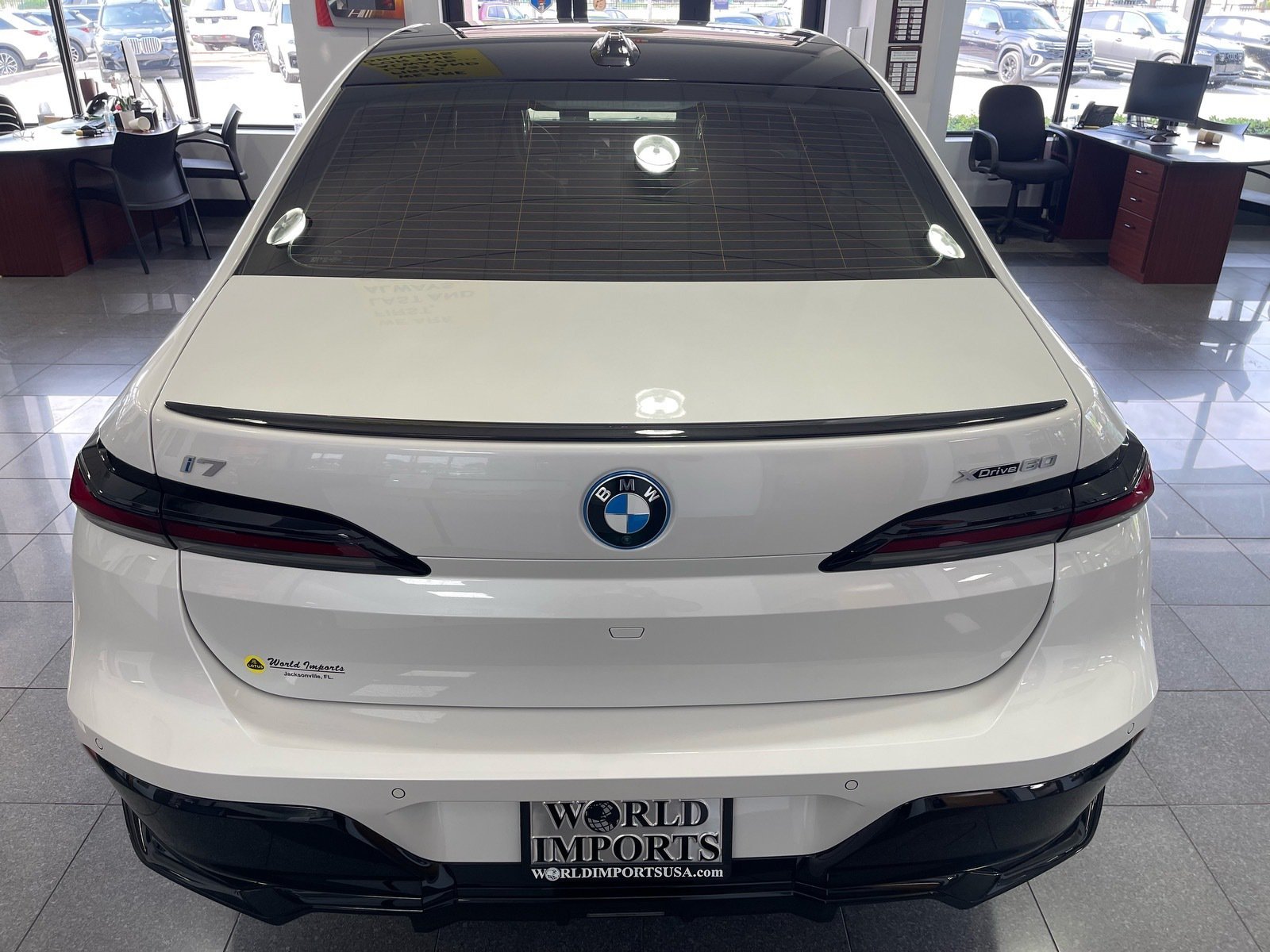 Used 2024 BMW i7 xDrive60 AWD/4WD image 4