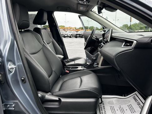 Used 2025 Toyota Corolla Cross XLE FWD image 15
