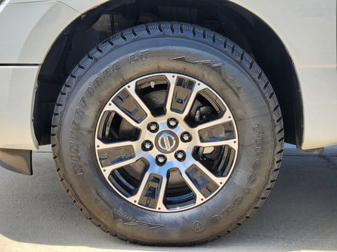 Used 2022 Nissan Titan SV RWD image 10