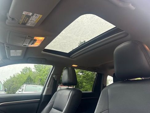 Used 2016 Toyota Highlander Limited AWD/4WD image 21