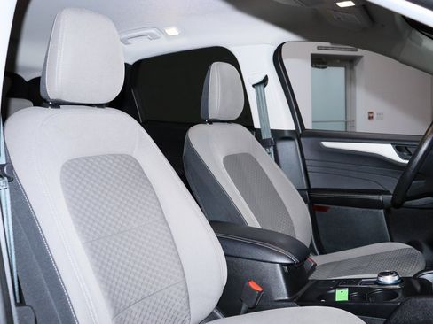 Used 2022 Ford Escape SE image 20