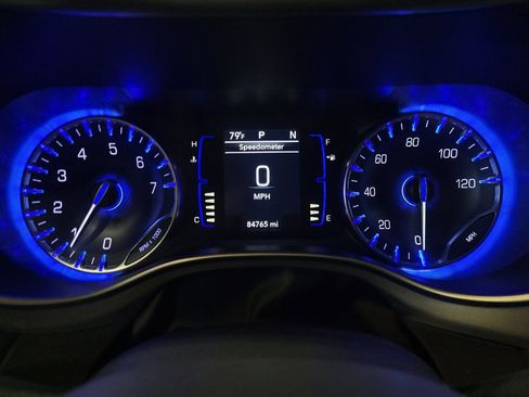 Used 2018 Chrysler Pacifica Touring Plus w/ S Appearance Package FWD image 23