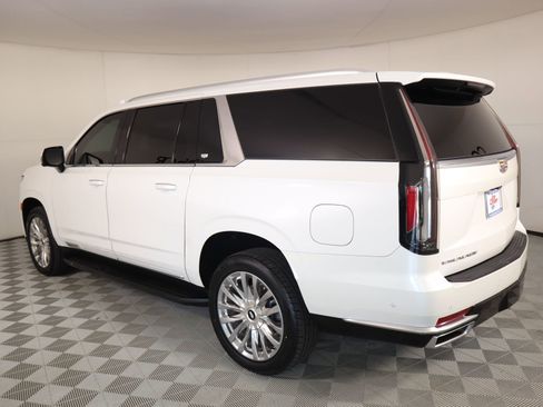 Used 2023 Cadillac Escalade ESV Premium Luxury w/ Performance Package image 25