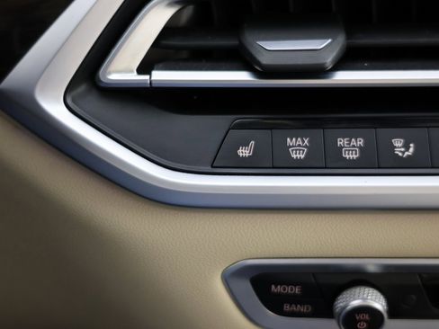 Used 2019 BMW X7 xDrive50i w/ Premium Package image 9