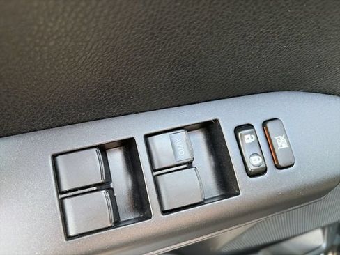 Used 2018 Toyota RAV4 XLE AWD/4WD image 13