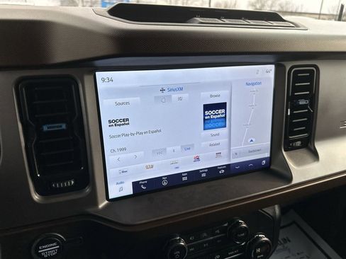 Used 2023 Ford Bronco Outer Banks AWD/4WD image 16