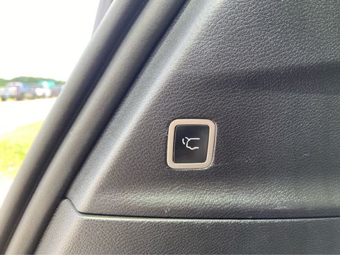 Used 2025 Chrysler Pacifica Select FWD image 7
