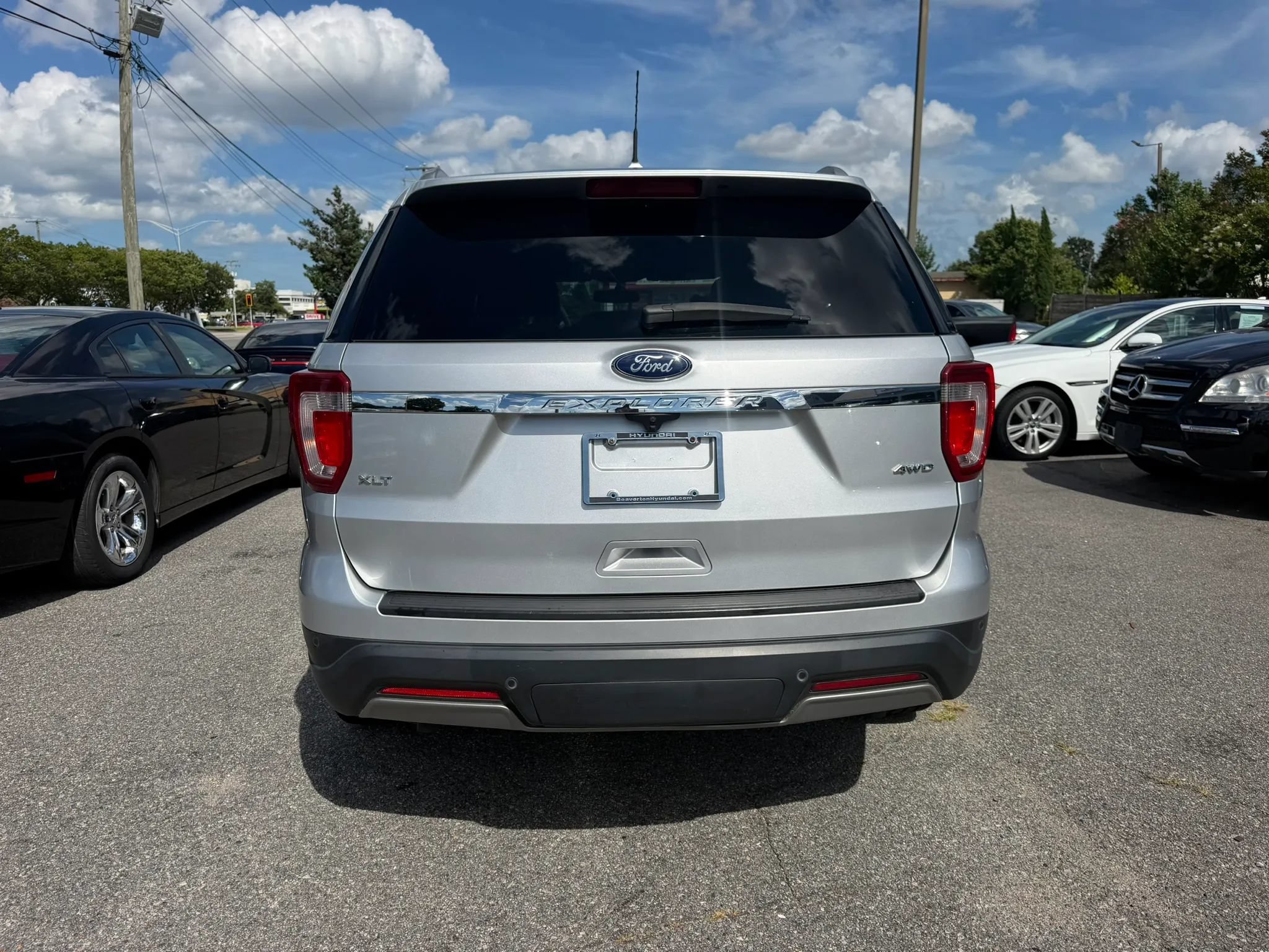 Used 2019 Ford Explorer XLT w/ Equipment Group 202A AWD/4WD image 4