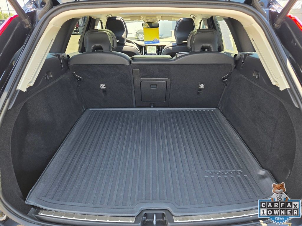Used 2024 Volvo XC60 B5 Plus AWD/4WD image 19