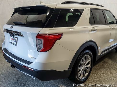 Certified 2024 Ford Explorer XLT w/ Equipment Group 202A AWD/4WD image 7