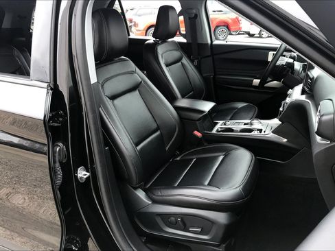 Used 2021 Ford Explorer XLT AWD/4WD image 7