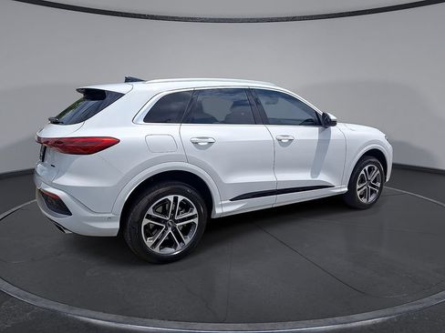 Used 2025 Audi Q5 Premium AWD/4WD image 7