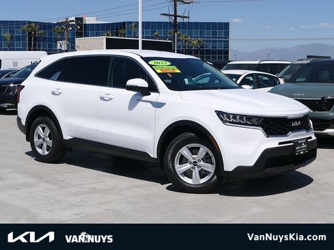 Used 2023 Kia Sorento LX FWD image 1