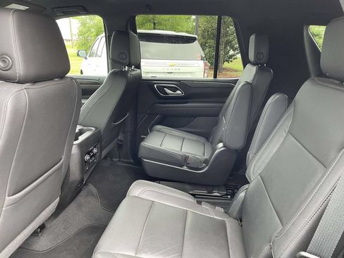 Certified 2022 Chevrolet Tahoe Z71 w/ Luxury Package AWD/4WD image 16