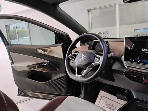 Used 2024 Volkswagen ID.4 Pro image 64