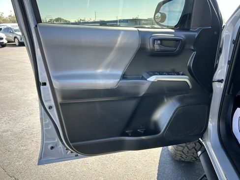 Used 2021 Toyota Tacoma TRD Sport image 12