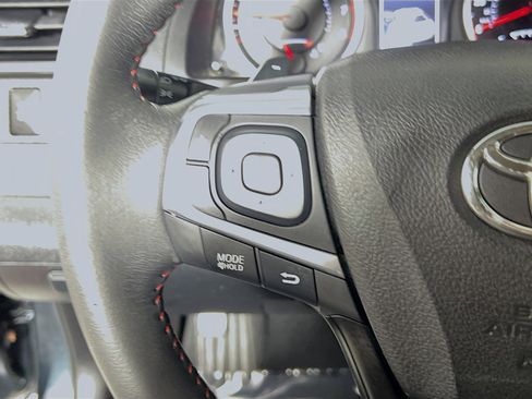 Used 2015 Toyota Camry SE FWD image 19