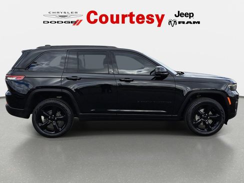 Certified 2023 Jeep Grand Cherokee Altitude AWD/4WD image 4