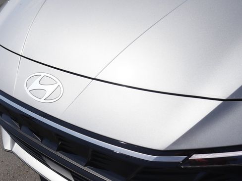 New 2025 Hyundai Elantra Limited image 8