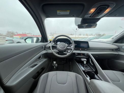 Used 2025 Hyundai Elantra SEL image 32