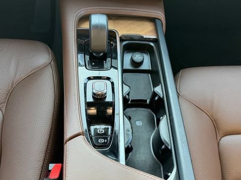 Certified 2024 Volvo XC90 B5 Plus w/ Protection Package Premier AWD/4WD image 20