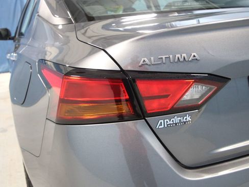 Used 2025 Nissan Altima 2.5 SV image 32