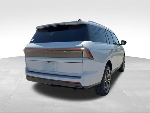 New 2026 Lincoln Navigator Reserve AWD/4WD image 8